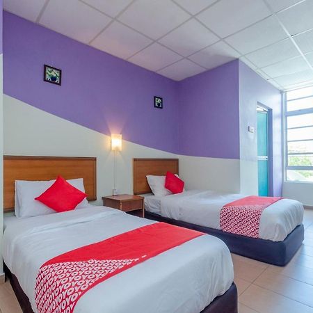 Hotel Oyo 702 D View Mersing Esterno foto